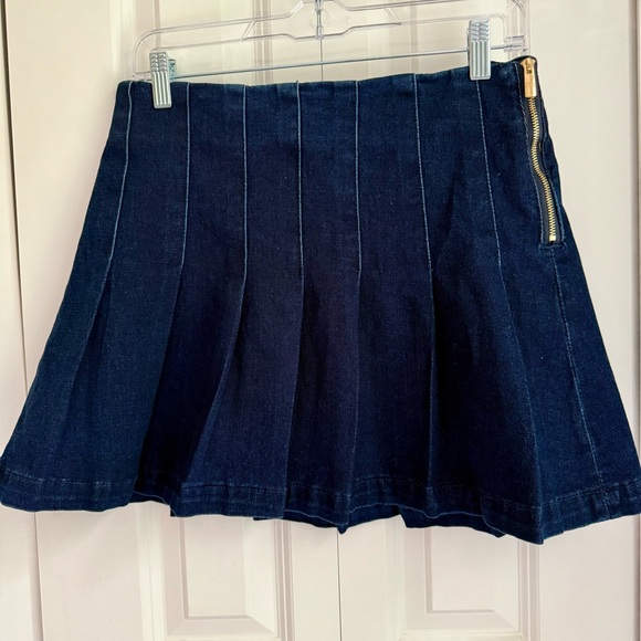 Paris Hilton Dresses & Skirts - NWT Paris Hilton Stretch Denim Navy Pleated Skater Skirt with Gold Zipper Size 6